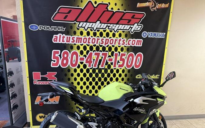 2026 Kawasaki Ninja 500 ABS Metallic Yellowish GreenEbony