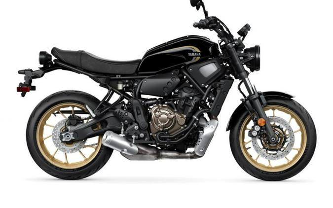 2022 Yamaha XSR700 Review [A Dozen Retro Fast Facts]