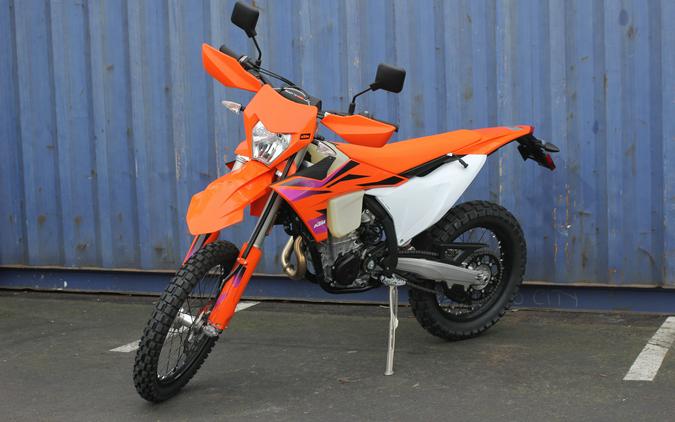 2024 KTM 500 EXC-F Six Days First Look [Fast Facts]