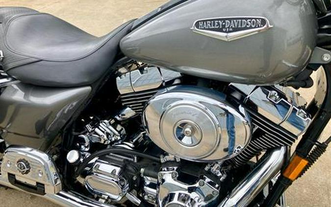 2005 Harley-Davidson FLHRCI Road King® Classic