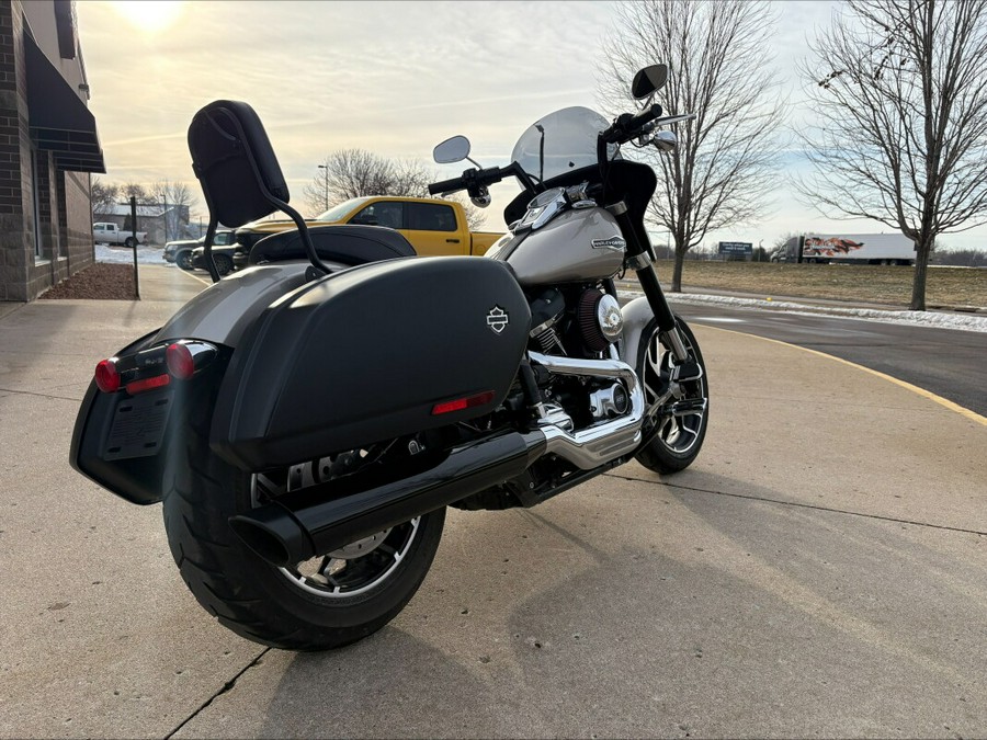 2018 Harley-Davidson® Sport Glide™ Silver Fortune