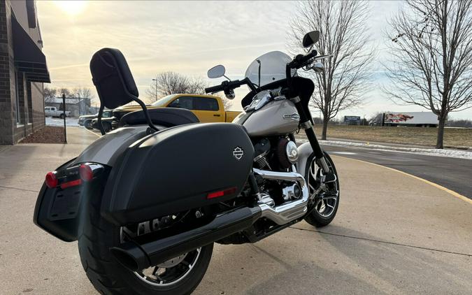 2018 Harley-Davidson® Sport Glide™ Silver Fortune