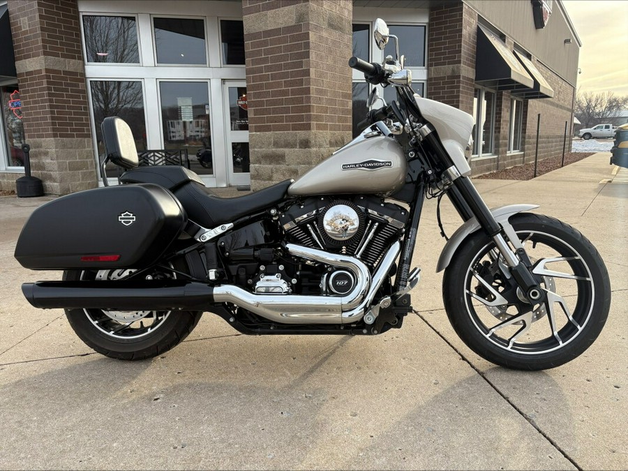 2018 Harley-Davidson® Sport Glide™ Silver Fortune