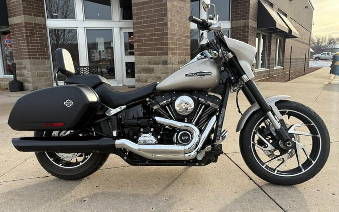 2018 Harley-Davidson® Sport Glide™ Silver Fortune