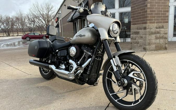 2018 Harley-Davidson® Sport Glide™ Silver Fortune