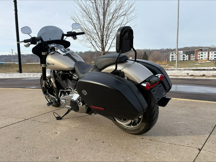 2018 Harley-Davidson® Sport Glide™ Silver Fortune