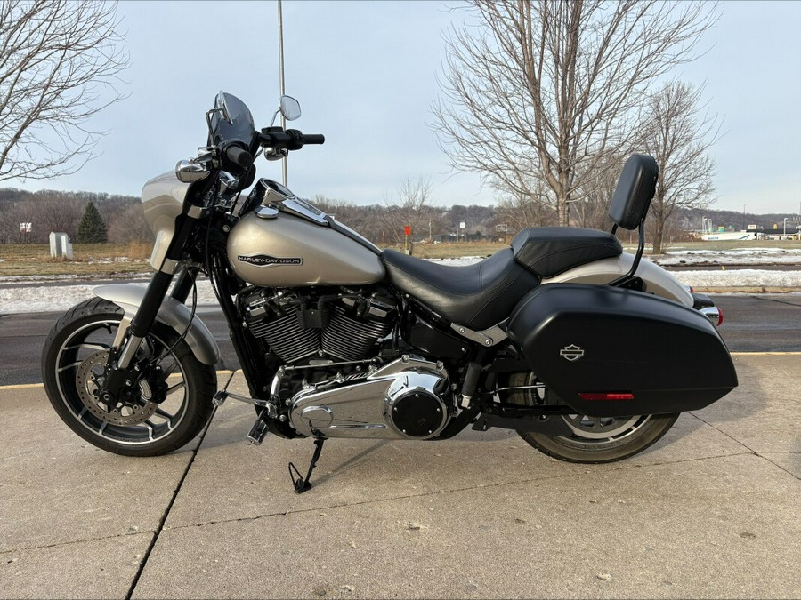 2018 Harley-Davidson® Sport Glide™ Silver Fortune