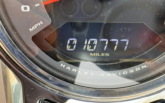 2018 Harley-Davidson® Sport Glide™ Silver Fortune