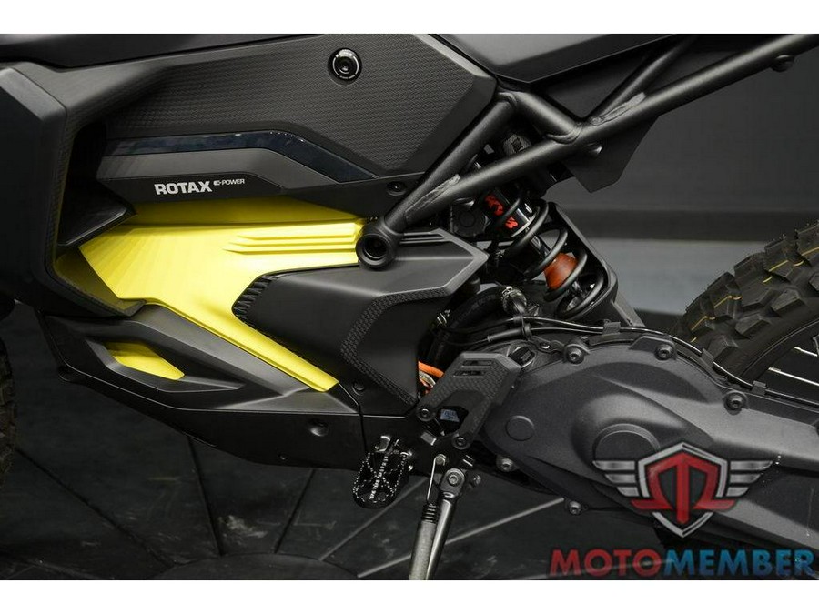 2025 Can-Am Origin Carbon Black