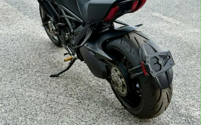 2016 Ducati BASE