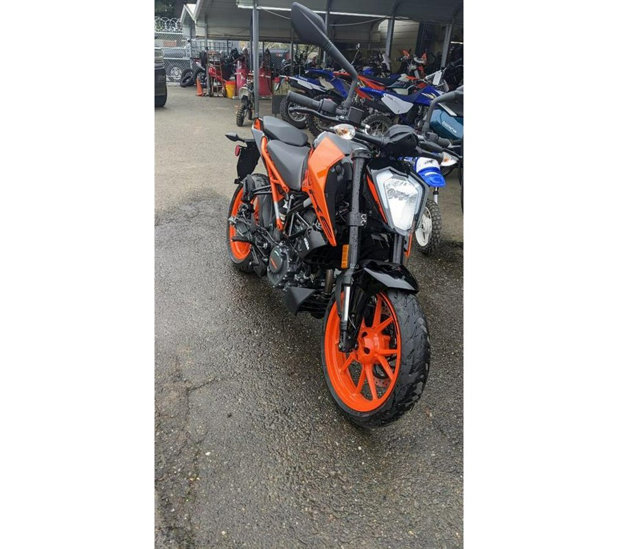 2023 KTM 200 Duke