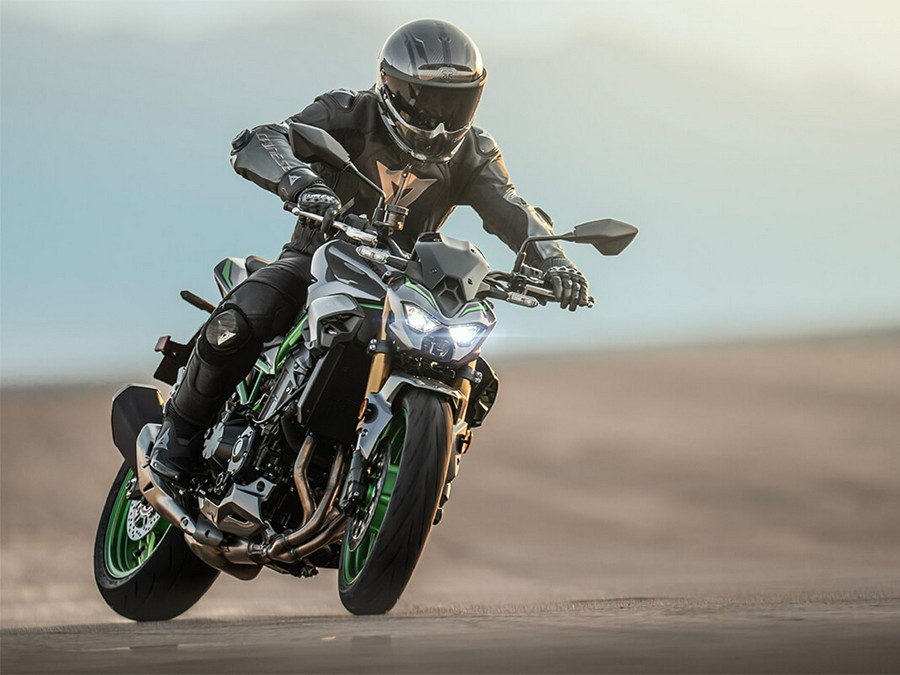 2025 Kawasaki Z900 SE ABS