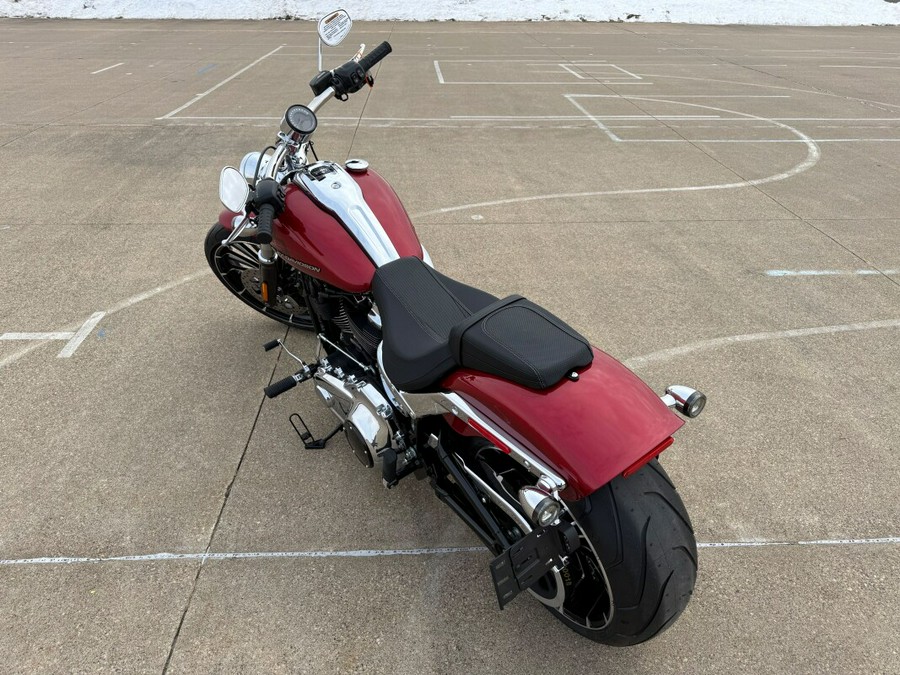 2025 Harley-Davidson Breakout® Brilliant Red
