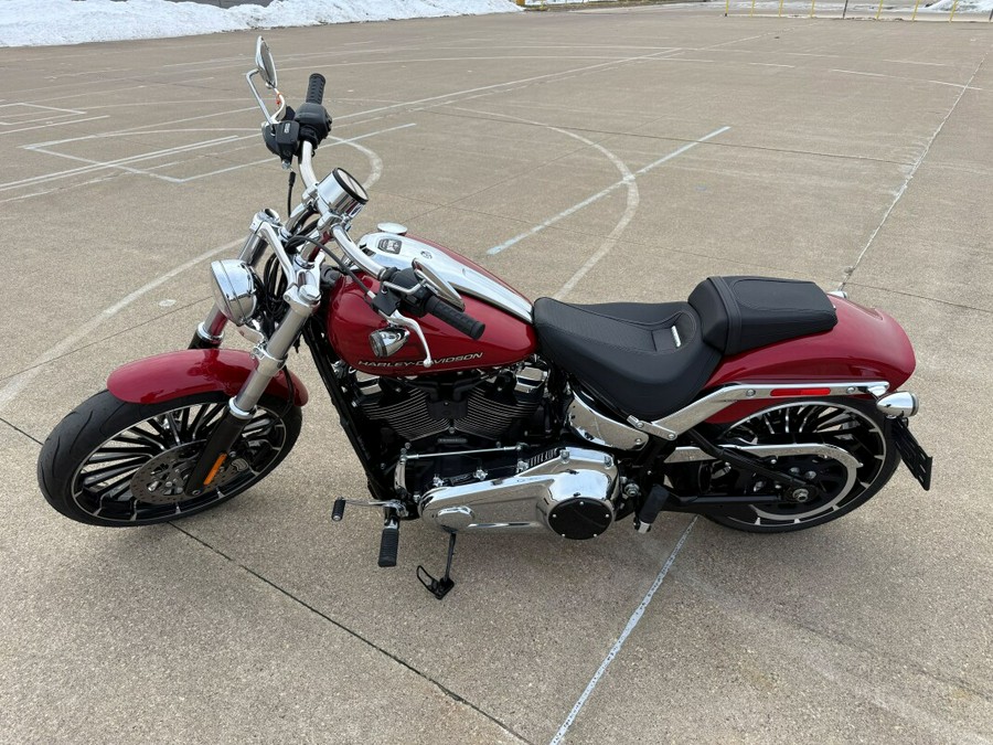 2025 Harley-Davidson Breakout® Brilliant Red