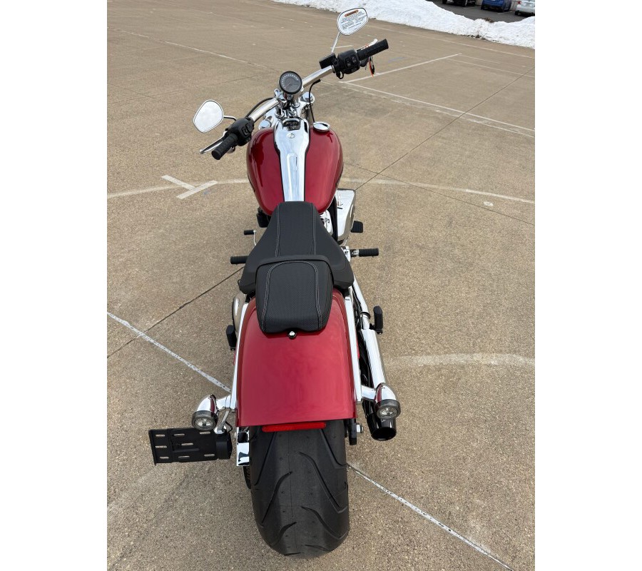 2025 Harley-Davidson Breakout® Brilliant Red