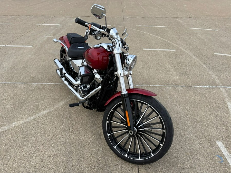2025 Harley-Davidson Breakout® Brilliant Red