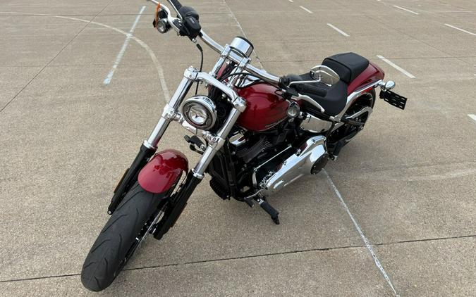 2025 Harley-Davidson Breakout® Brilliant Red