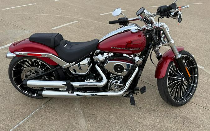 2025 Harley-Davidson Breakout® Brilliant Red
