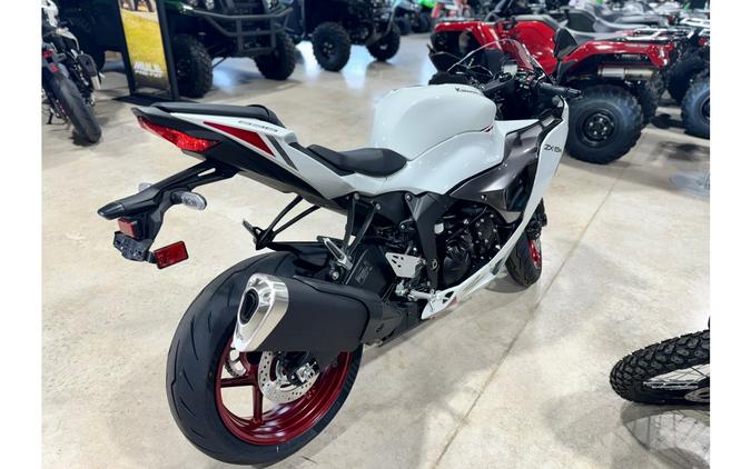 2025 Kawasaki Ninja® ZX™-6R Base