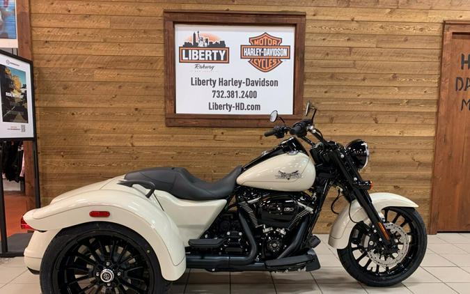 2023 Harley-Davidson Freewheeler White Sand Pearl FLRT