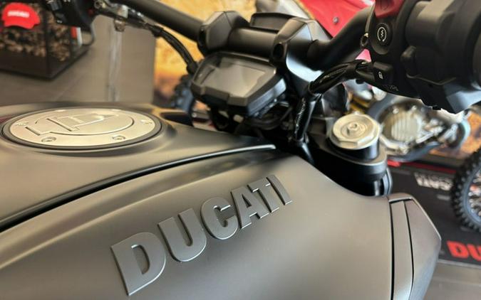 2022 Ducati Diavel 1260 Dark Stealth