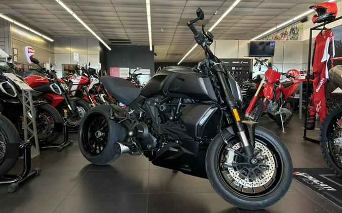 2022 Ducati Diavel 1260 Dark Stealth