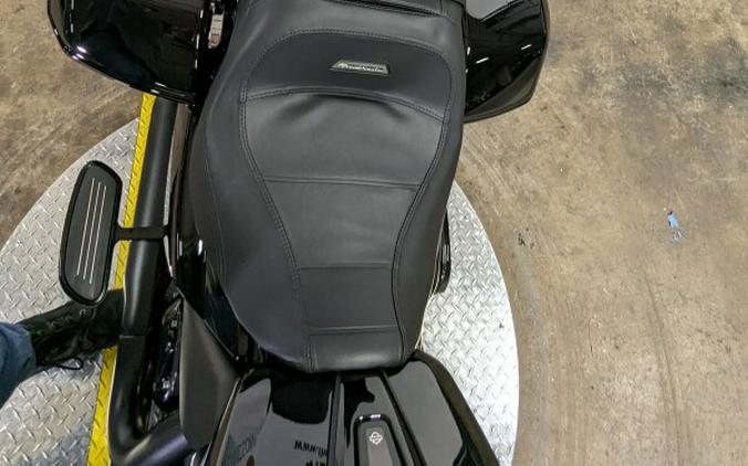 2024 Harley-Davidson Road Glide® Vivid Black (Black Finish) Long Haul Pkg
