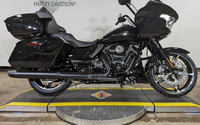 2024 Harley-Davidson Road Glide® Vivid Black (Black Finish) Long Haul Pkg