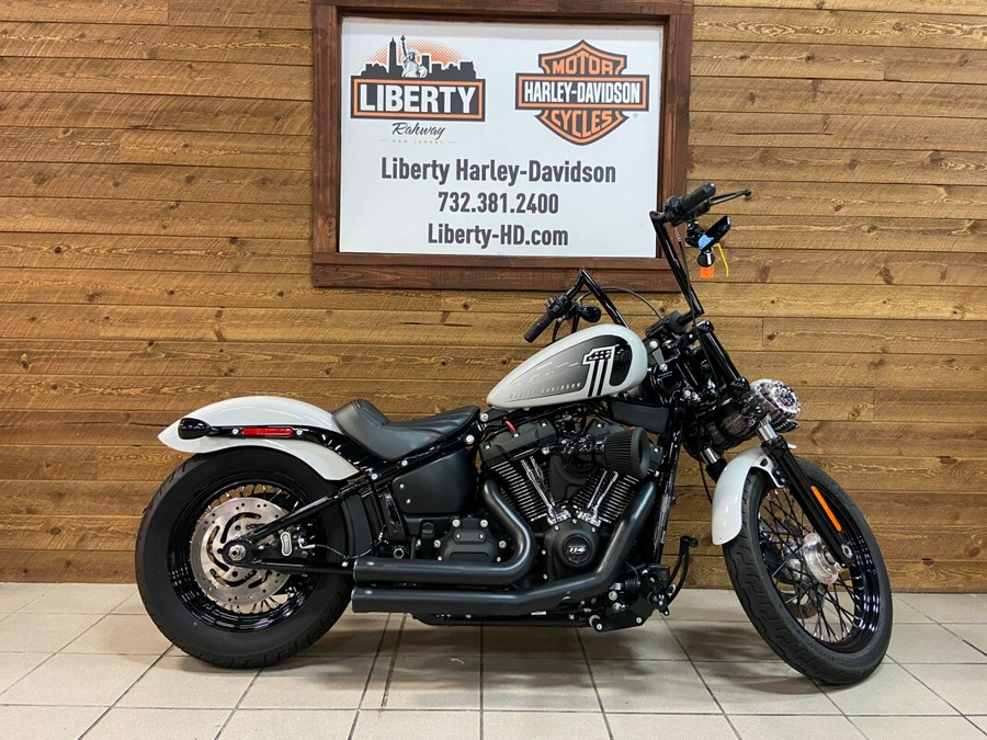 2021 Harley-Davidson Street Bob 114 Stone Washed White Pearl FXBBS