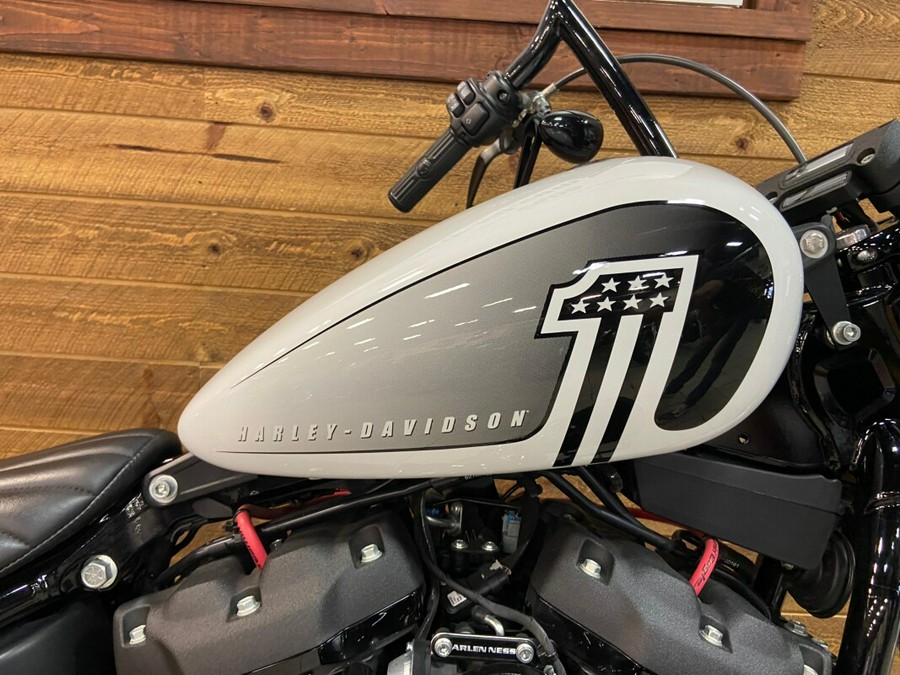 2021 Harley-Davidson Street Bob 114 Stone Washed White Pearl FXBBS