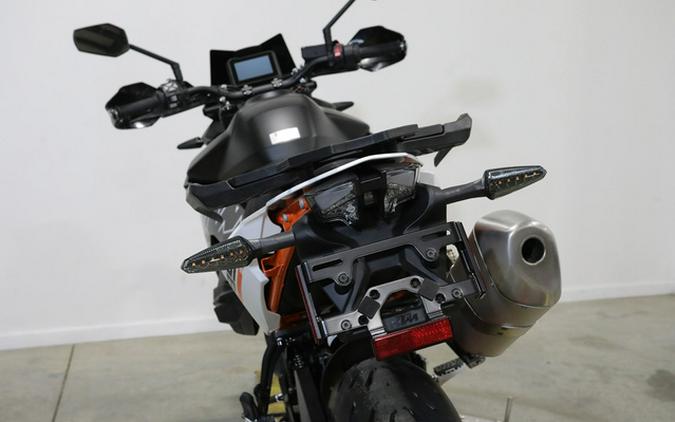 2024 KTM SMT 890 890