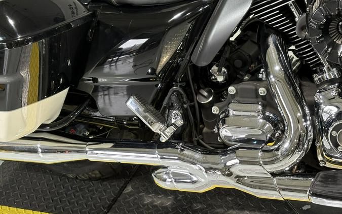 2014 Electra Glide Standard Police Black and White