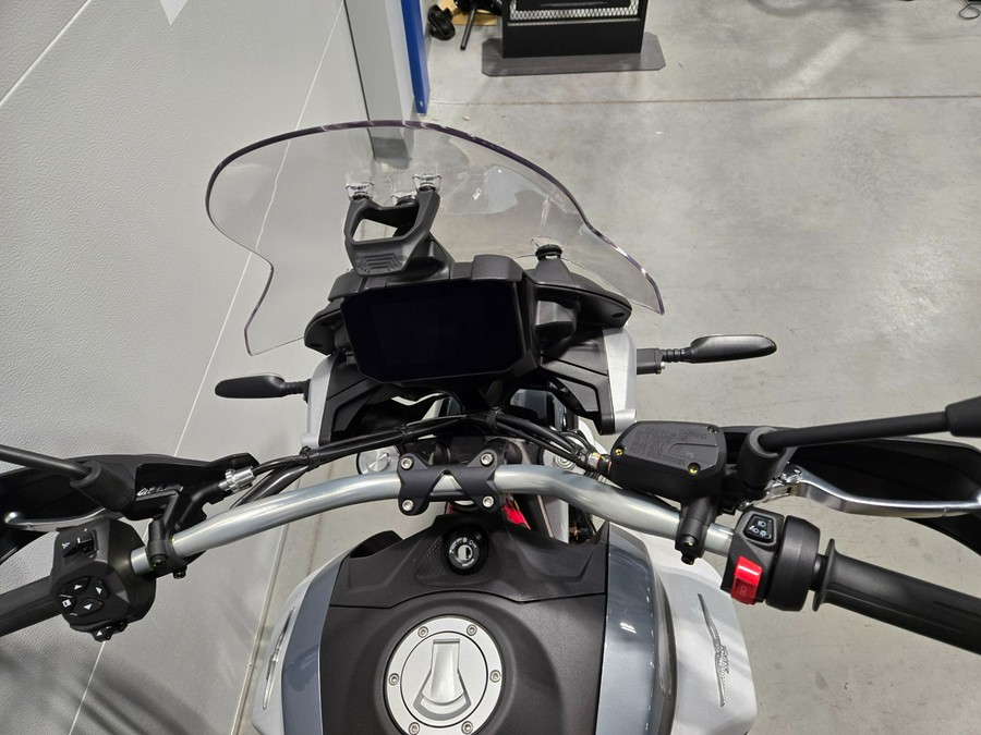 2025 Moto Guzzi V85 TT