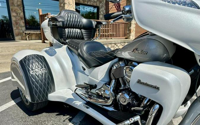 2018 Indian Motorcycle® Roadmaster® ABS Pearl White over Star Silver with CSC Arrow Trike Kit