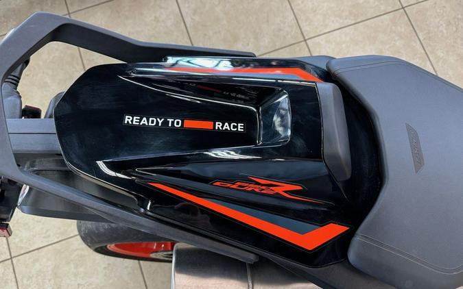 2022 KTM 890 Duke R