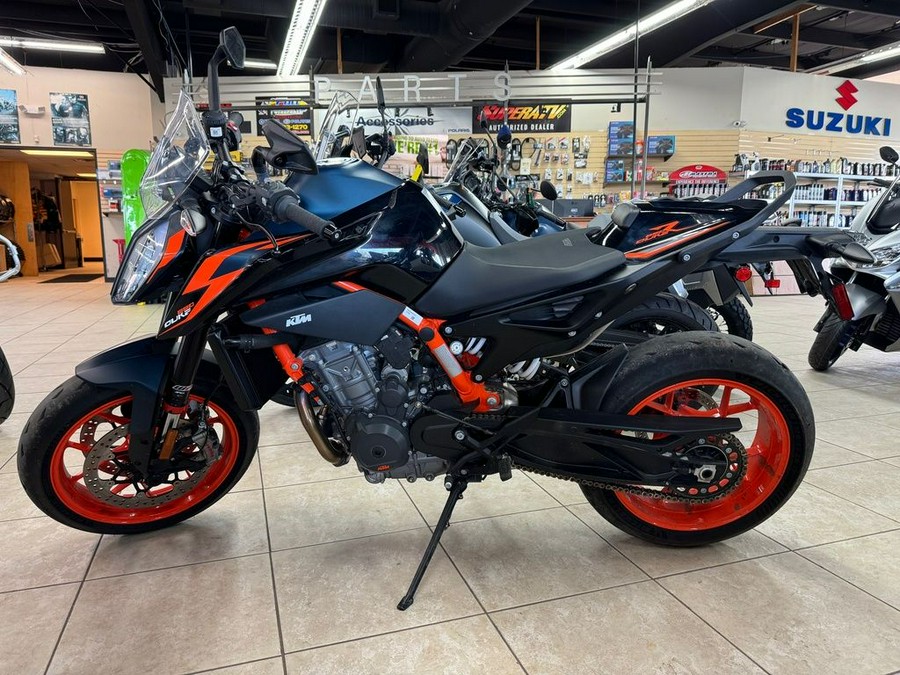 2022 KTM 890 Duke R