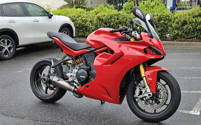 2022 Ducati SuperSport 950 S Ducati Red fairing