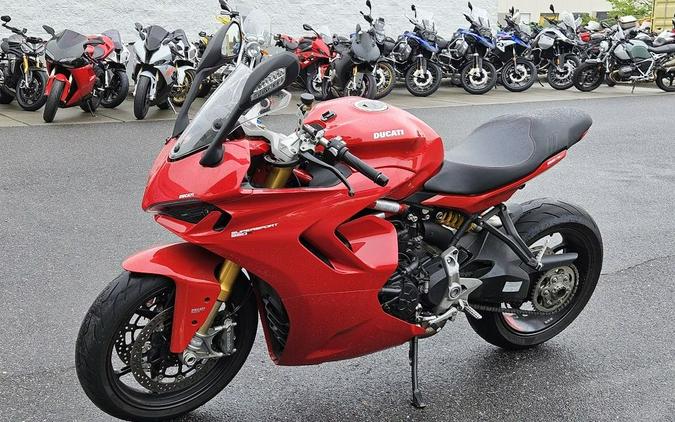 2022 Ducati SuperSport 950 S Ducati Red fairing