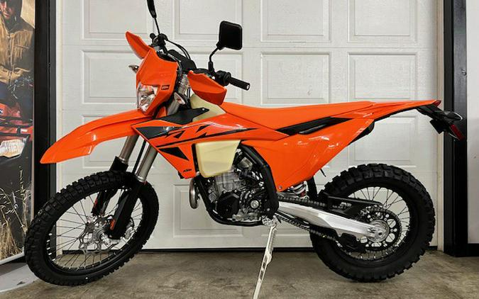 2025 KTM 500 EXC-F Six Days First Look [Fast Facts; 15 Photos]