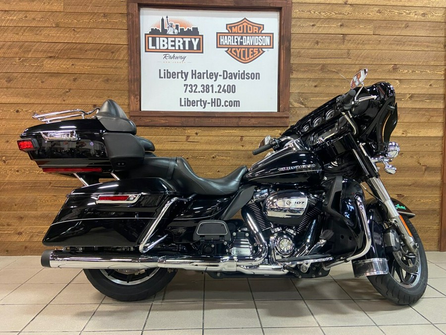 2017 Harley-Davidson Ultra Limited Vivid Black FLHTK