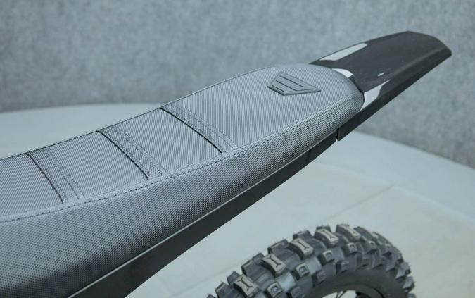 2026 E RIDE PRO SR 16"/19" LONG SEAT