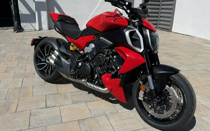 2026 Ducati Diavel V4 Red