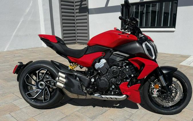 2026 Ducati Diavel V4 Red