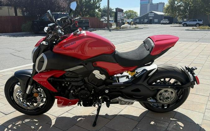 2026 Ducati Diavel V4 Red