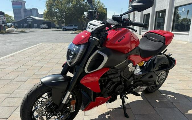 2026 Ducati Diavel V4 Red