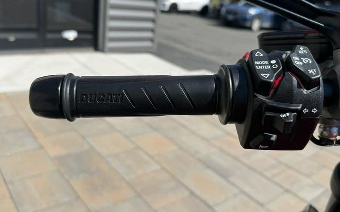 2026 Ducati Diavel V4 Red