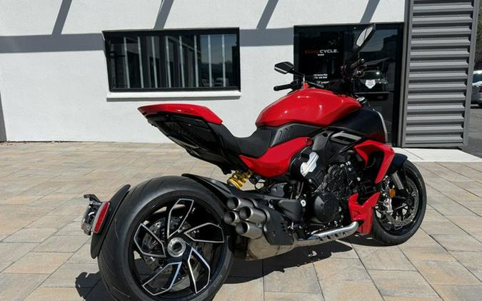 2026 Ducati Diavel V4 Red