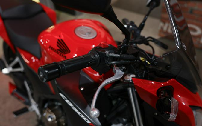 2017 CB300F - RED - Honda