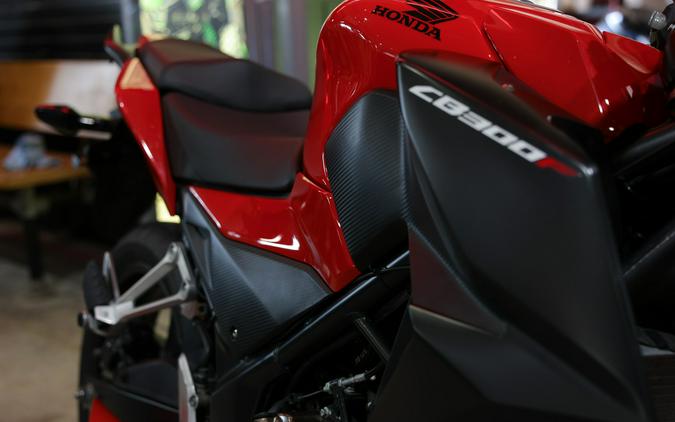2017 CB300F - RED - Honda
