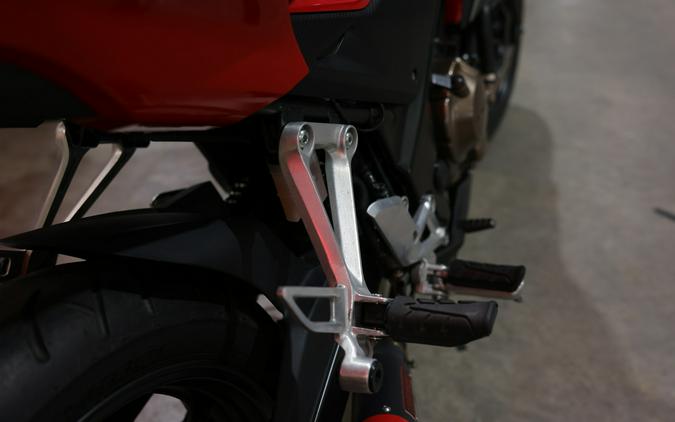 2017 CB300F - RED - Honda
